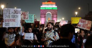 A powerful image of protestors at India Gate, with some holding "Let us breathe" signs, as mothers show nebulisers to highlight the public health crisis in Delhi.
